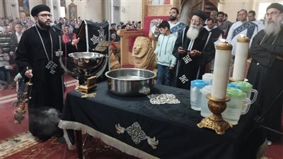 اليوم، البابا تواضروس الثاني يترأس صلاة البصخة المقدسة بالكنيسة المرقسية بالإسكندرية  