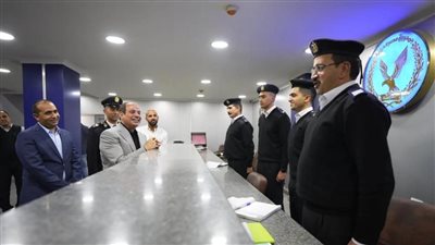 السيسي: ضاعفنا مستهدفات الطرق والكباري من 25 ألف ميل إلى 50 للتسهيل على المواطنين وجذب الاستثمارات