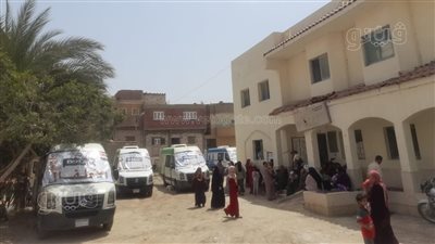 كشف وعلاج بالمجان لـ1171 حالة مرضية في قافلة طبية ببني سويف