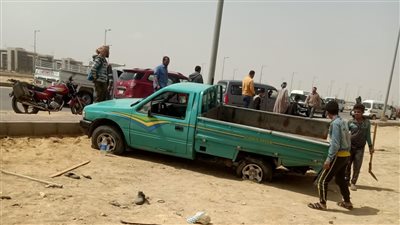 مصرع مواطن وإصابة 17 آخرين في انقلاب سيارة بالقاهرة (صور)