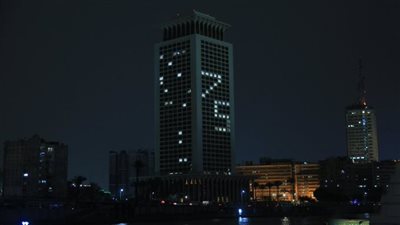 معالم مصر تضىء احتفالا بالذكرى 75 على تأسيس منظمة الصحة العالمية (صور)