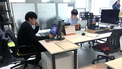 موظف واحد من بين كل اثنين مدمن للعمل في كوريا الجنوبية