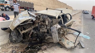 إصابة 4 أشخاص في تصادم بين سيارتين أعلى الطريق الأوسطي (صور) 