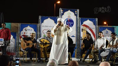 حفل إنشاد ديني في الشيخ زايد بعد تنظيم أطول مائدة إفطار (فيدو)