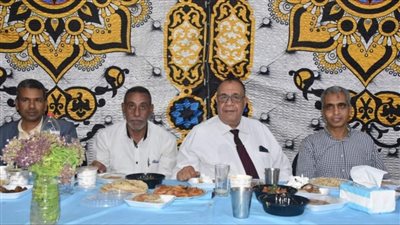 رئيس جامعة الأقصر يشارك طلاب المدينة الجامعية حفل الإفطار الجماعي