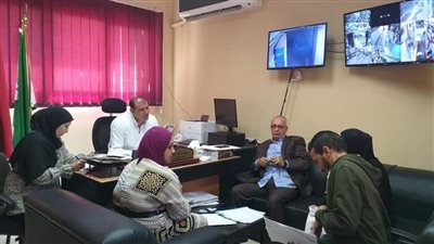 رئيس حي الهرم يستقبل 11 شكوى في لقاء المواطنين الأسبوعي (صور)