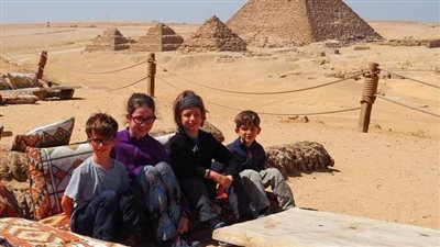 السياحة تحقق حلم 3 أطفال كنديين مصابين بمرض نادر في زيارة المعالم الأثرية المصرية