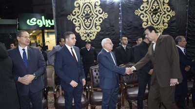 محافظ بورسعيد يتلقى واجب العزاء في وفاة اللواء مدحت عبد الرحيم (صور) 