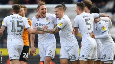 ليدز يونايتد يهرب من القاع بالفوز على وست هام 2-1 بالدوري الإنجليزي