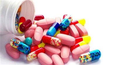 أستاذ اقتصادات الصحة يحذر من الإفراط في تناول المضادات الحيوية 