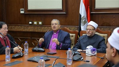 رئيس الإنجيلية يشيد بدور المفتي: صخرة الاعتدال ويحافظ على سلامة المجتمع