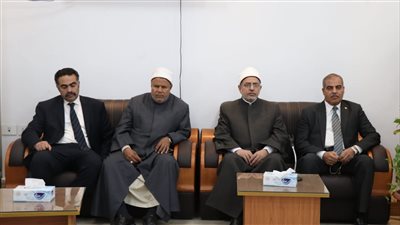 رئيس جامعة الأزهر يتلقى العزاء في الدكتور إبراهيم الخولي