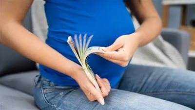 500 دولار لكل سيدة حامل، بشرط