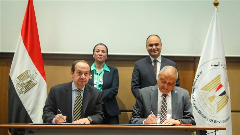 وزيرة البيئة وأصحاب