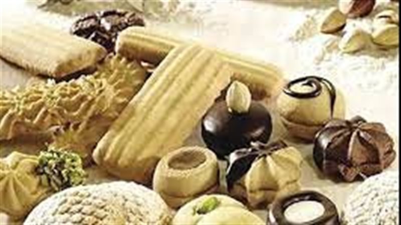 تناول الحلويات في