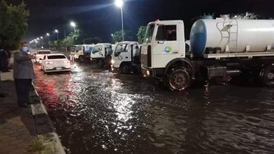 انتشار عربات شفط مياه الأمطار بالمحاور وبجوار الأنفاق بالجيزة