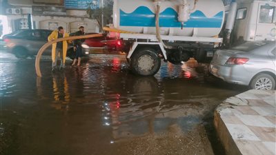 مياه المنوفية تنشر معداتها لرفع تجمعات مياه الأمطار (صور)