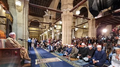 في أول ظهور بعد وعكته الصحية، أحمد عمر هاشم يعود إلى رحاب دروس العلم بالجامع الأزهر 