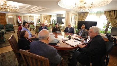 وزير التعليم العالي يلتقي وفد لجنة إنتاج اللقاح المصري المضاد لفيروس كورونا