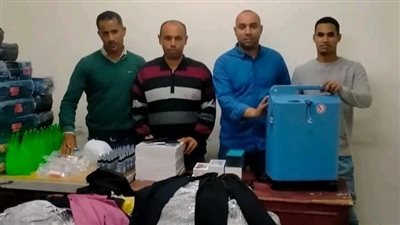 جمارك سفاجا تحبط 5 محاولات تهرب لطائرة لاسلكية وتليسكوب وأسلحة بيضاء 