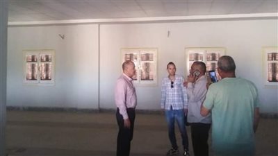 رئيس أرمنت يتابع تنفيذ أعمال المرافق بقرى حياة كريمة 