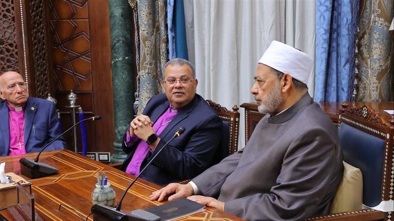 رئيس الإنجيلية يهني