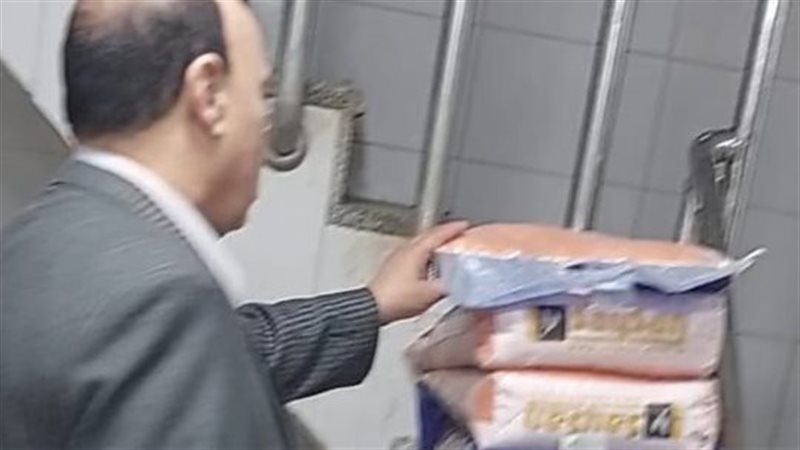 ضبط ٢ طن سمن ودقيق
