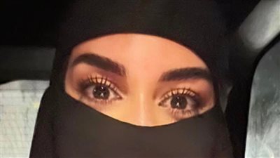 ياسمين صبري ترتدي النقاب في شارع المعز 
