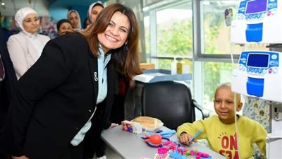 وزيرة الهجرة تبعث رسالة لأحد أطفال مستشفى 57357