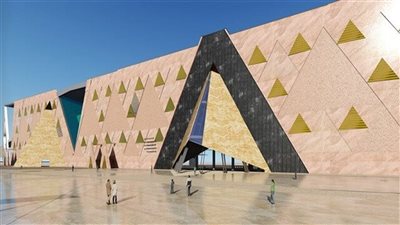 تعرف على معدلات نقل وتثبيت القطع الأثرية بفتارين العرض بالمتحف المصري الكبير 