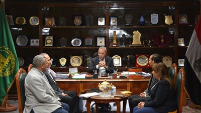 محافظ القليوبية يبحث تفعيل الدورة الثانية لمبادرة المشروعات الخضراء الذكية 