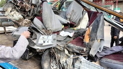 مصرع شخصين وإصابة 10 آخرين في تصادم ميكروباص مع نقل بالإسماعيلية (صور)