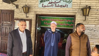 نواب أقباط بالشيوخ يفرشون مساجد بالإسكندرية (صور) 