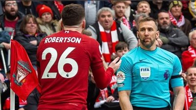 رابطة الدوري الإنجليزي تتخذ قرارًا في واقعة اعتداء حكم على لاعب ليفربول