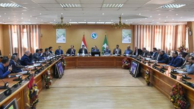 محافظ الشرقية يترأس اجتماع مجلس إدارة المناطق الصناعية 