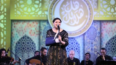 إيدها في الجبس، حنان الخولي تتغلب على إصابتها وتتألق في ختام برنامج هل هلالك (صور)