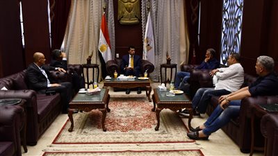 وزير الرياضة يلتقي المدير الفني للمنتخب الوطني لكرة القدم | صور