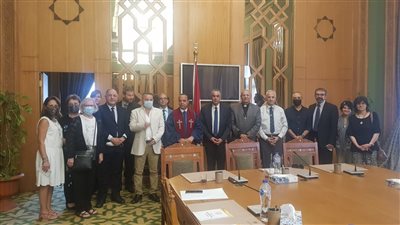مساعد وزير الخارجية لحقوق الإنسان يستقبل وفد الكنيسة الرسولية بمصر