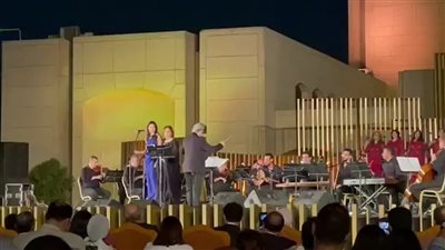 دويتو الأم وابنتها.. تألق عفاف راضي ومي كمال على أغنية 