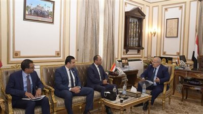 «الخشت» يناقش محاكاة المؤتمر الدولي لمكافحة الفساد والذي يعقد بشرم الشيخ ديسمبر المقبل