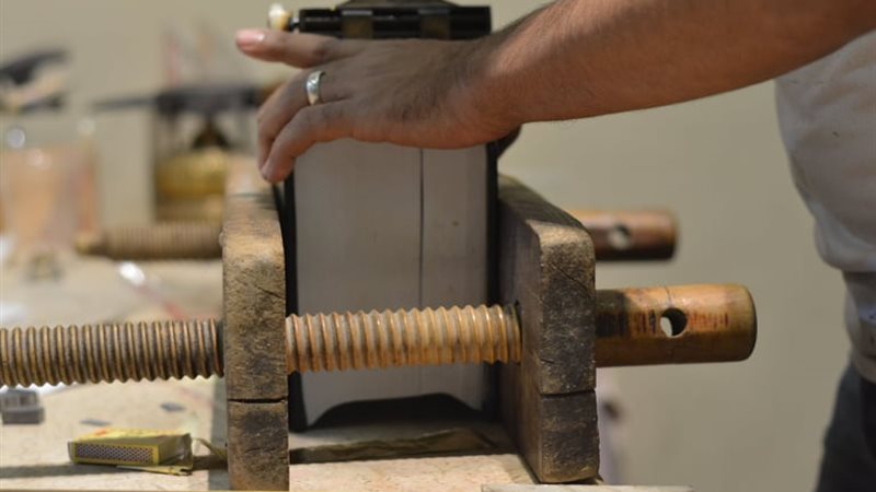 مطبعة تجليد الكتب