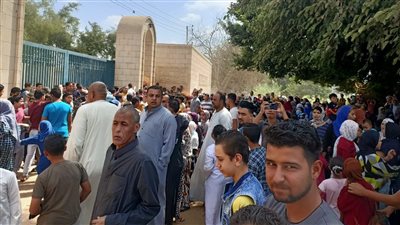 رد الجميل.. قرية أبو رقبة تتجمع أمام مقبرة محمود العربي بعد دفنه بأسبوع| فيديو