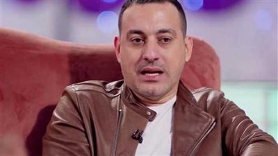 دياب يمازح زوجته بفيديو طريف: انتي مين اللي مسلطك عليا