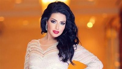 سمية الخشاب عن فتى أحلامها: عايزاه دمه خفيف وابن ناس | فيديو