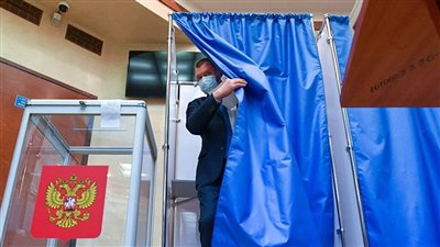 حمار وحشي وزي تنين والماعز ميركل.. غرائب الانتخابات الروسية 