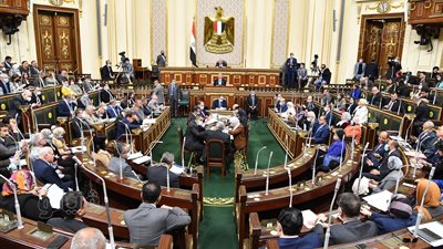 يدفعه العملاء بالمنشآت السياحية.. تعرف على مقابل الخدمة في قانون العمل