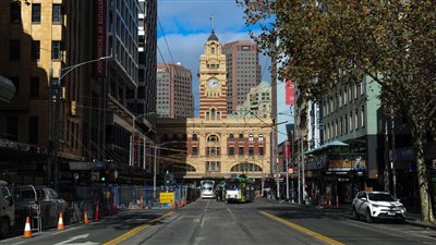 اشتباكات بين رجال الأمن والمحتجين على الحجر الصحي في أستراليا | فيديو