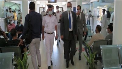 لجنة أمنية تتفقد الأوضاع داخل أقسام السويس.. وتوقيع كشف طبي على المواطنين