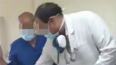 وصول المتهمين في واقعة إهانة ممرض وإجباره على السجود لكلب إلى المحكمة الاقتصادية