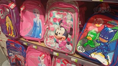 الشنطة بـ 1100 جنيه.. أسعار مستلزمات المدارس في المولات التجارية | صور